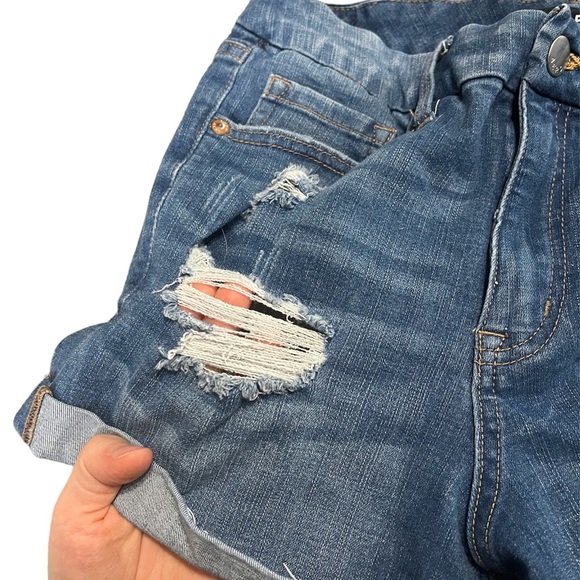 Aeropostale | High Rise Curvy Midi-3” Jean Shorts - Picture 5 of 5